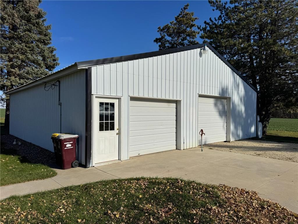 2575 290th Street E