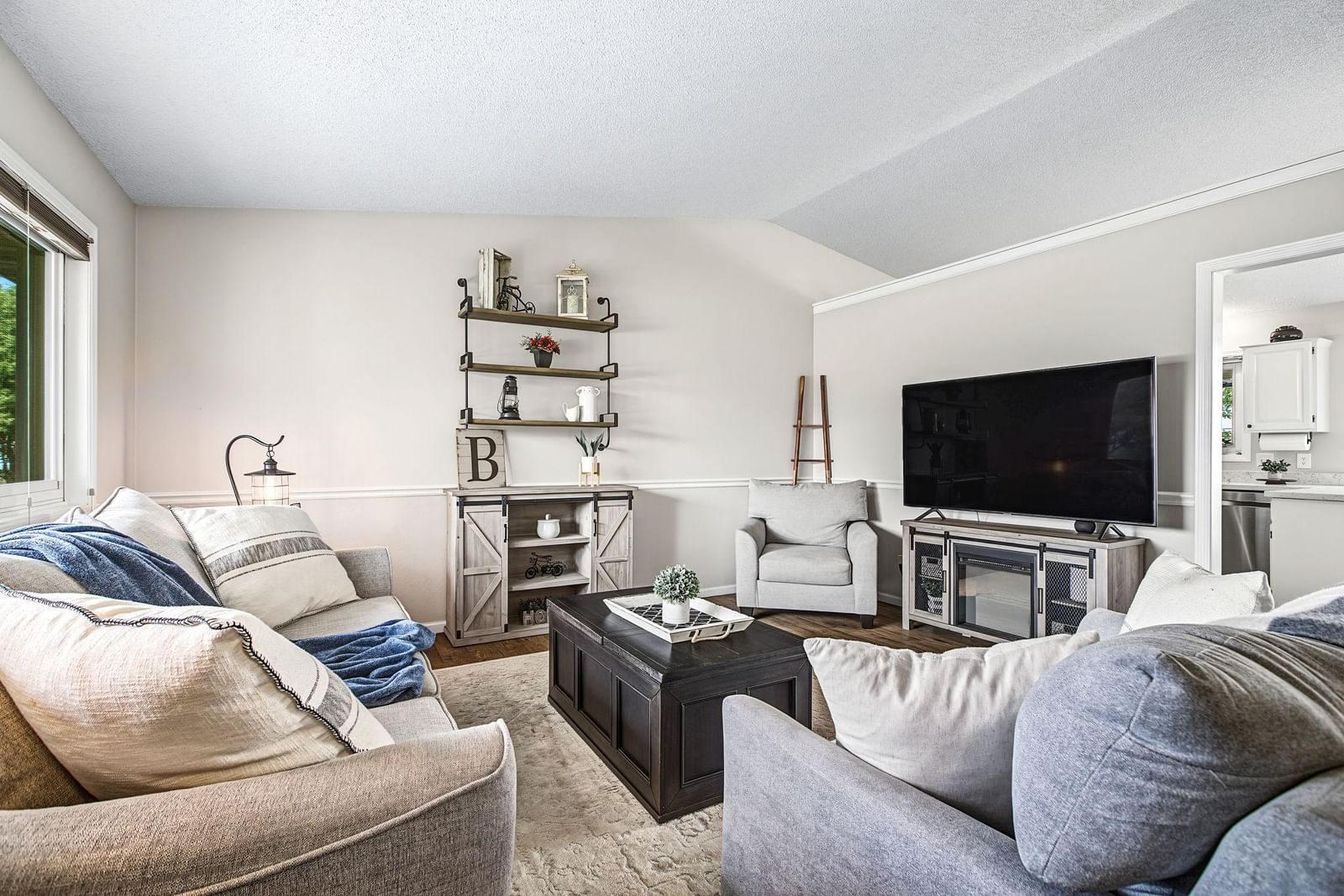 Property Photograph 9