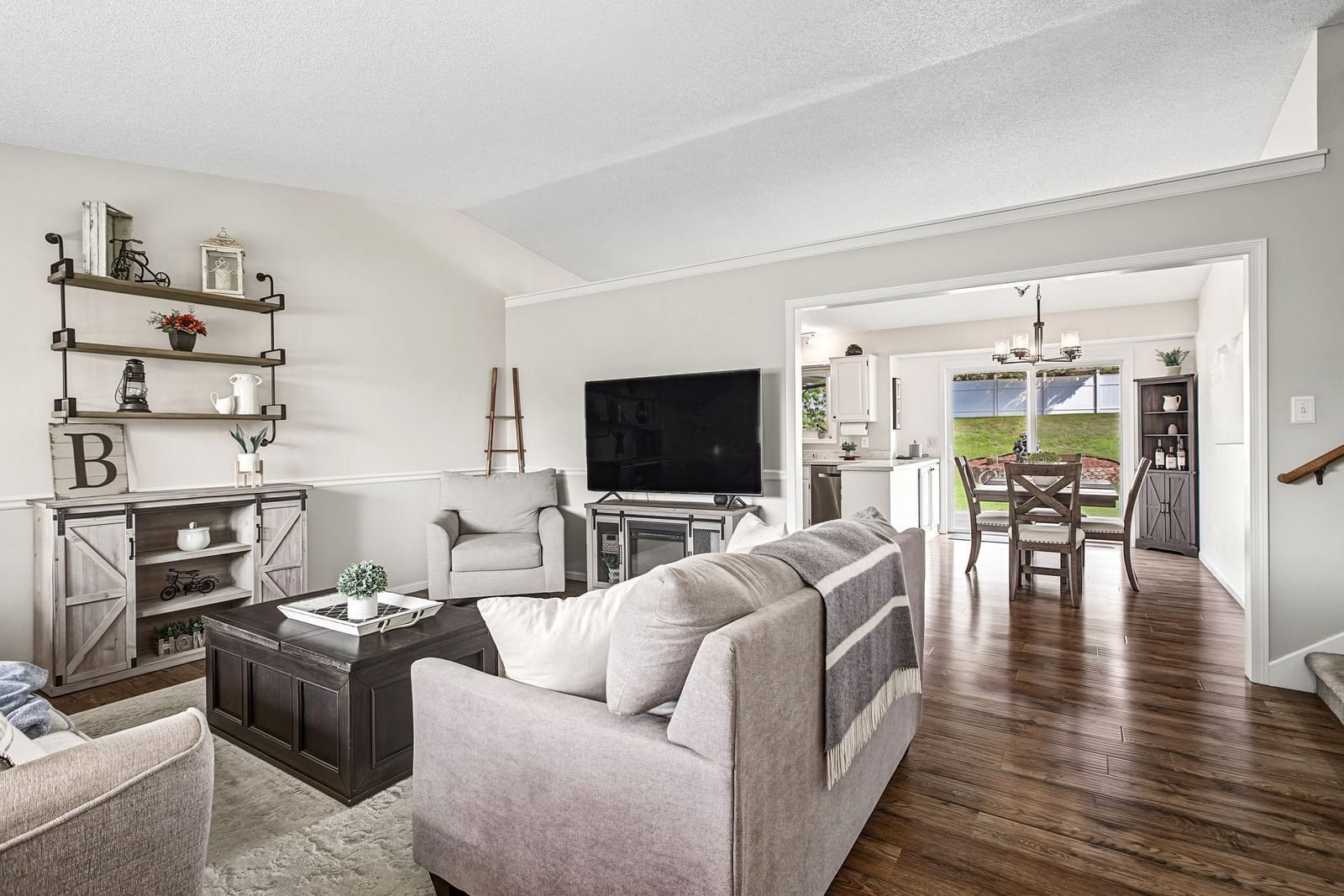 Property Photograph 10