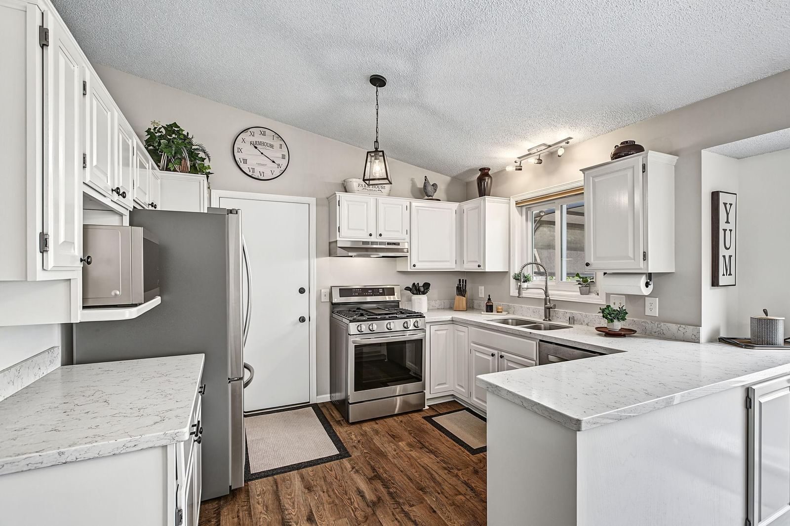 Property Photograph 14