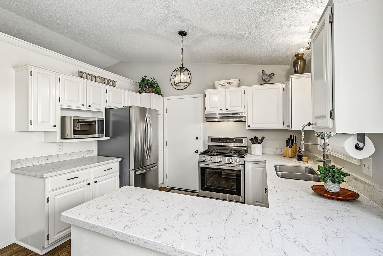 Property Photograph 15