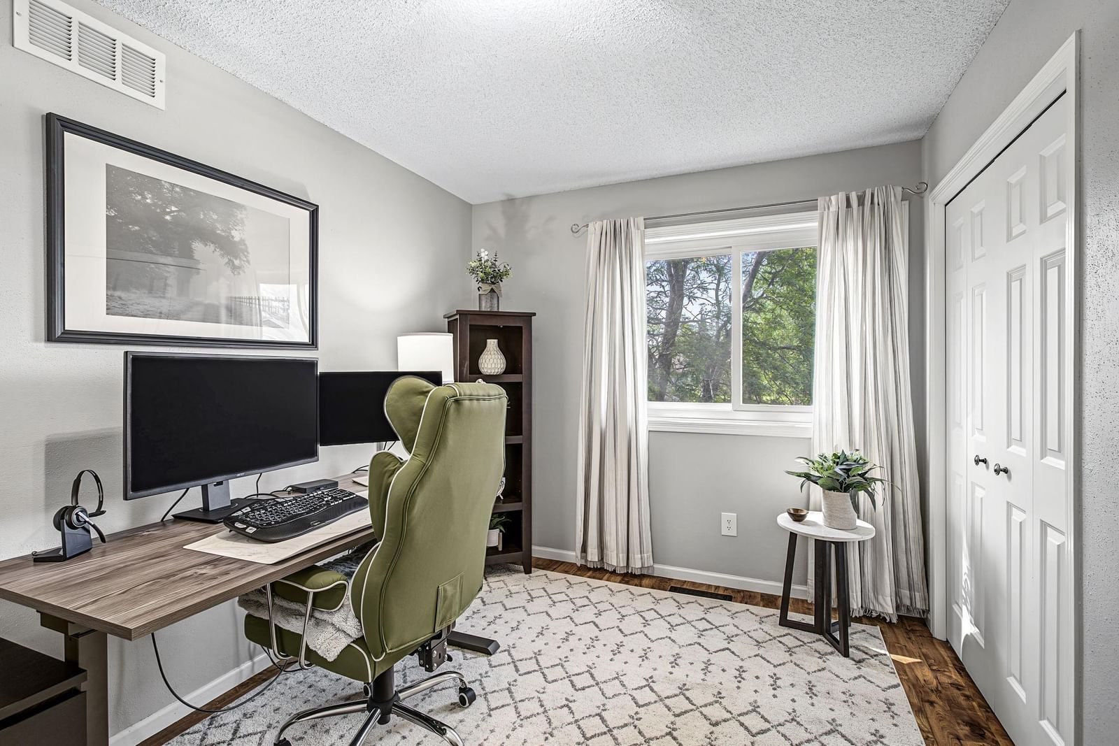 Property Photograph 21