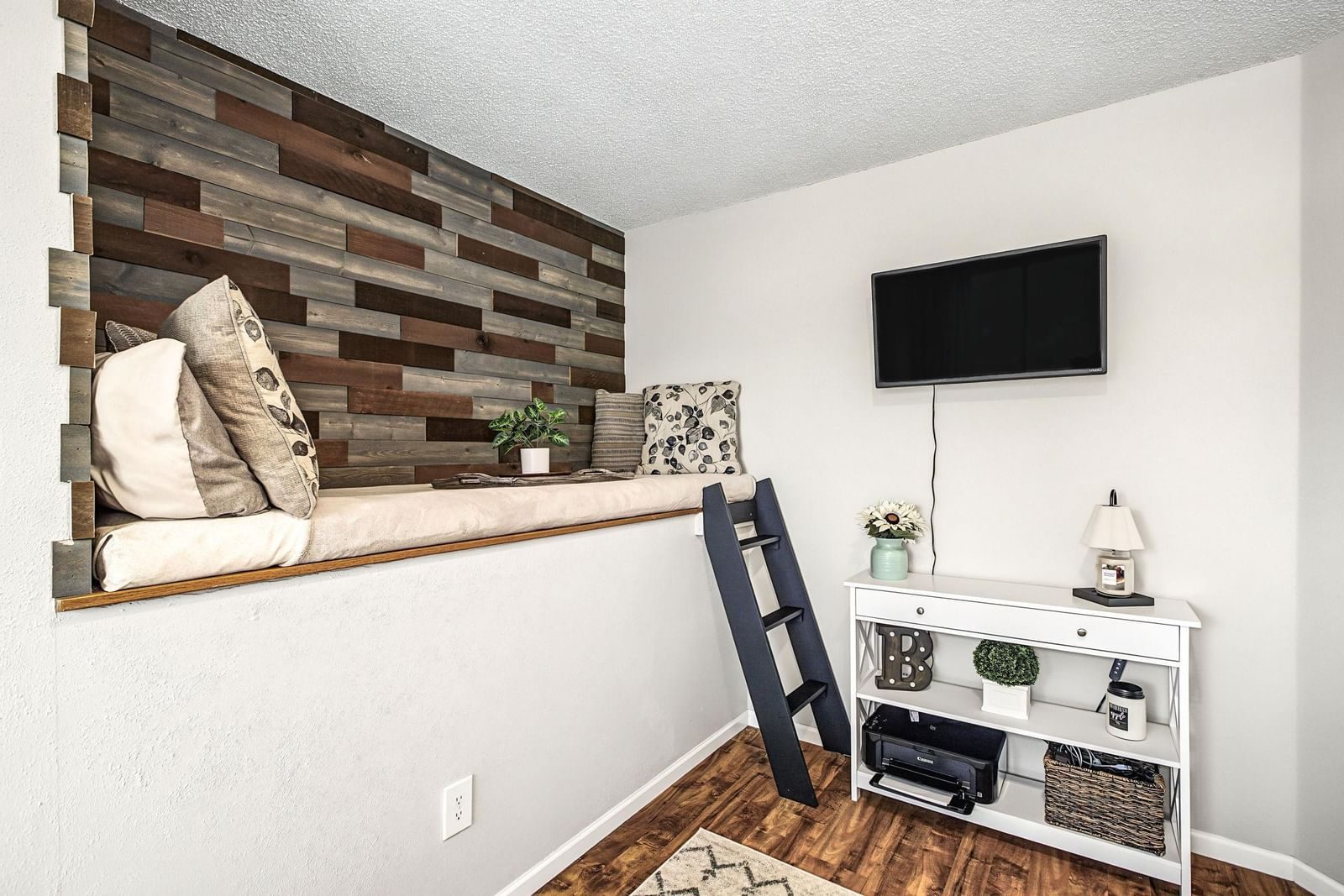 Property Photograph 22