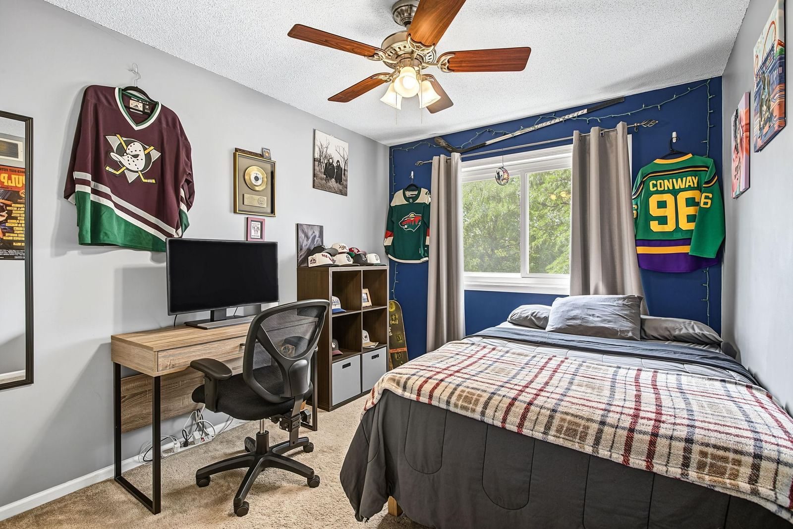 Property Photograph 23