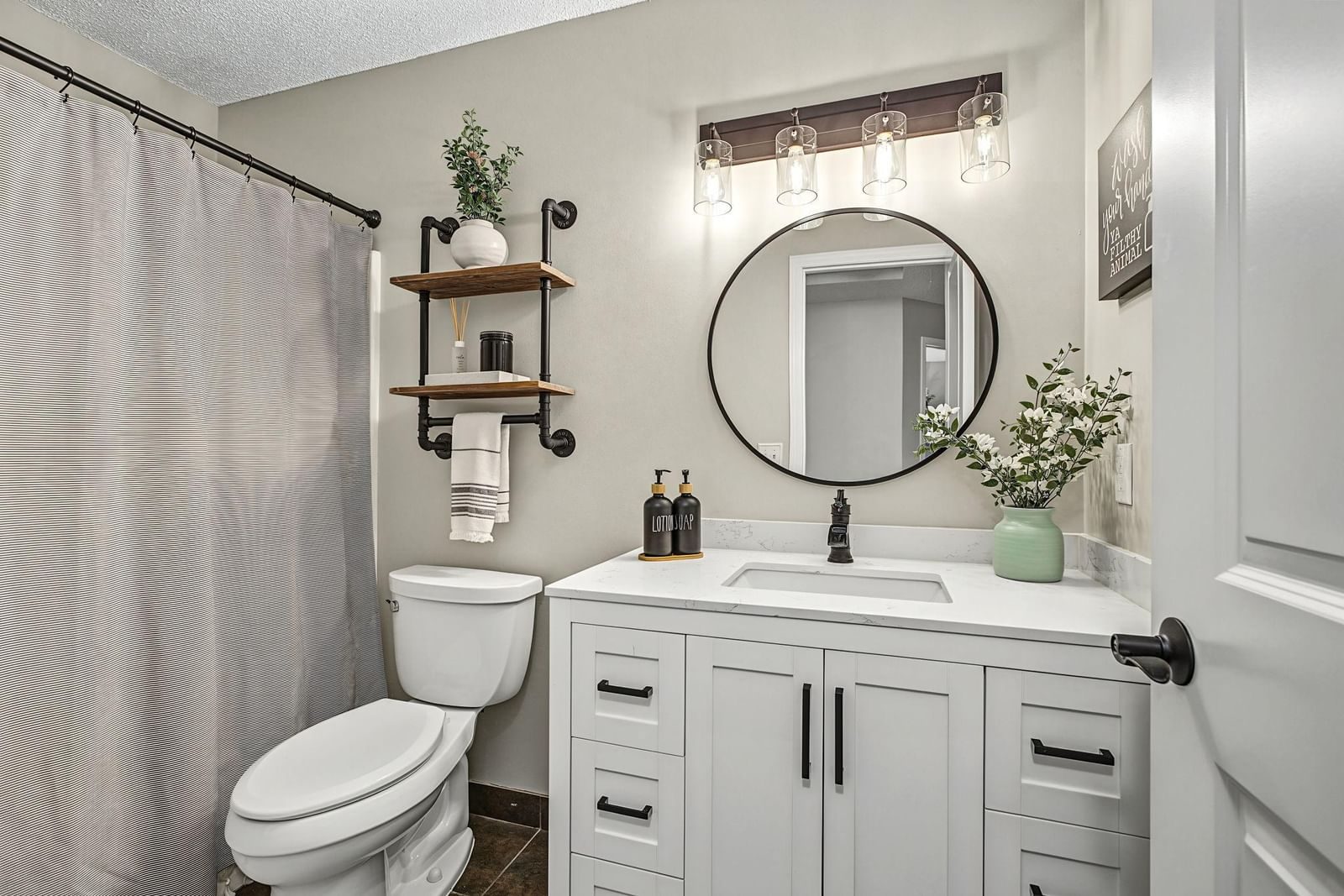 Property Photograph 24