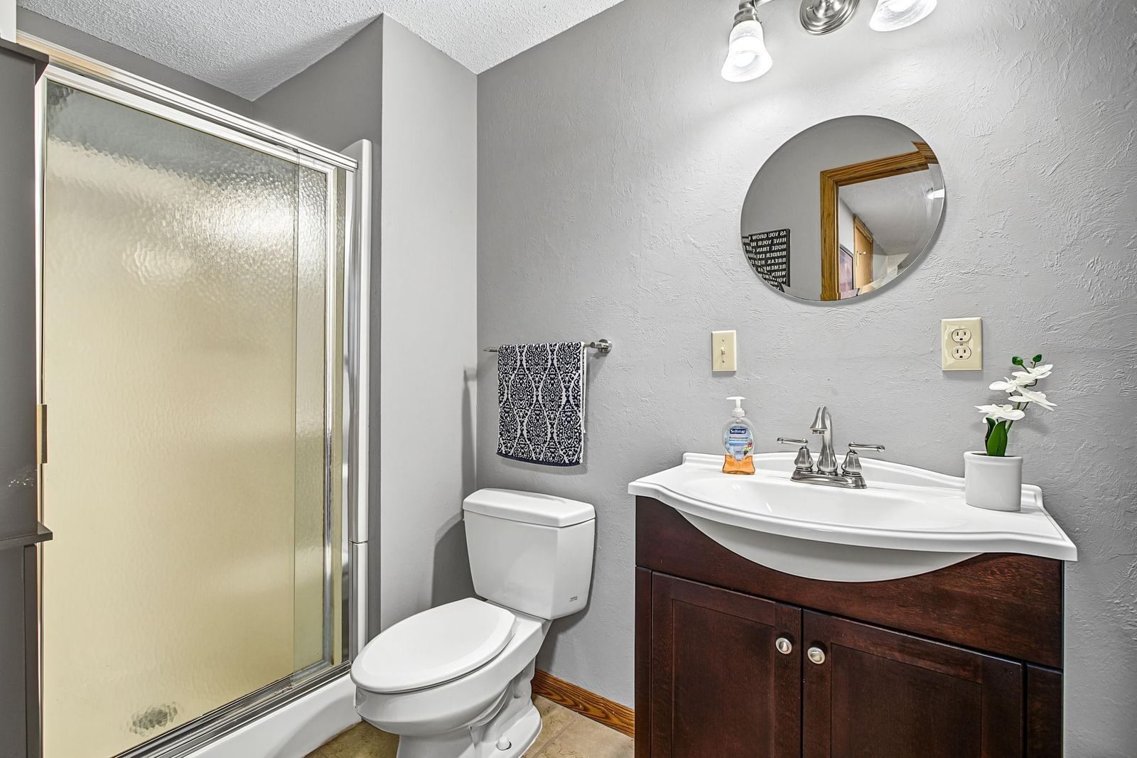 Property Photograph 28