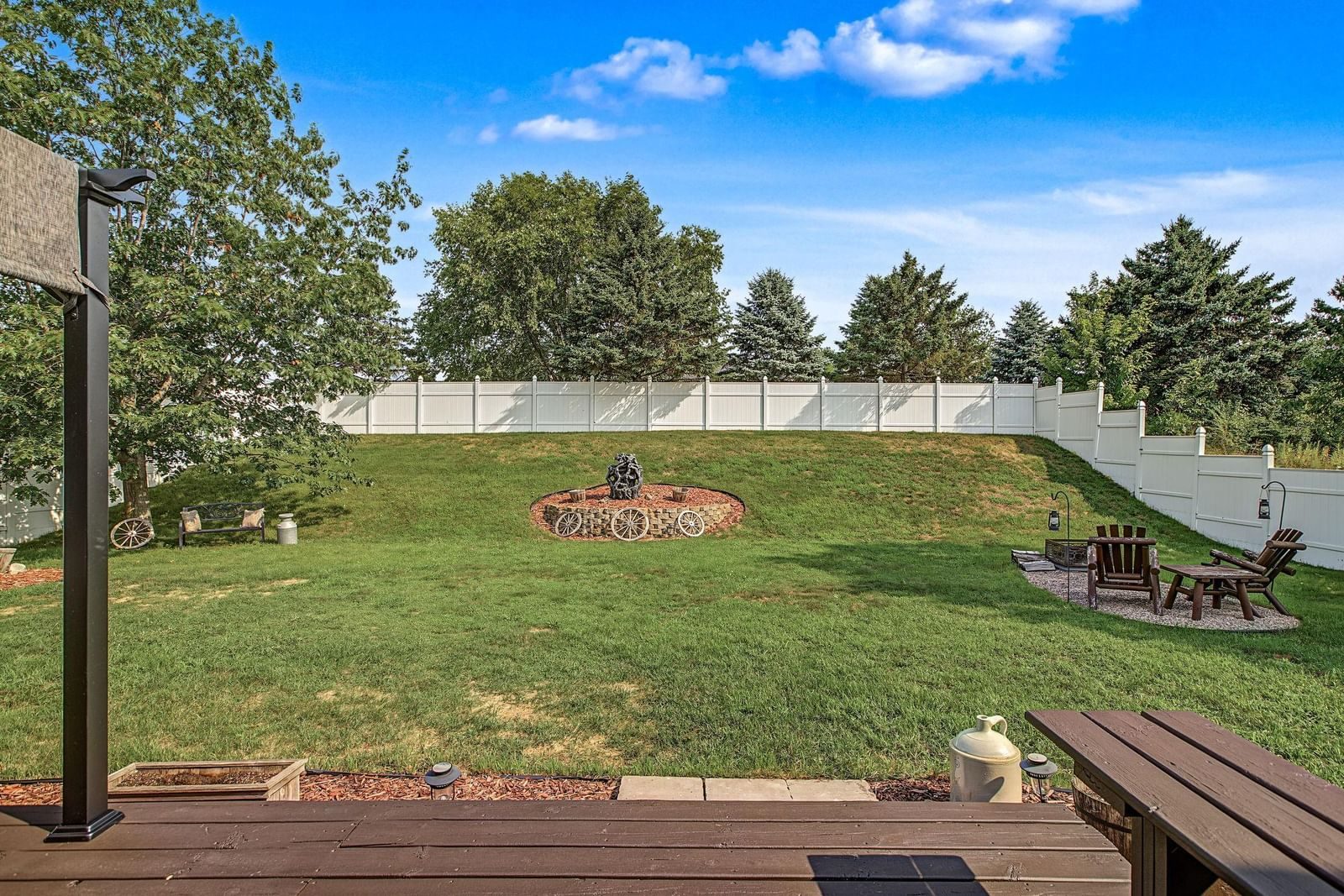 Property Photograph 32