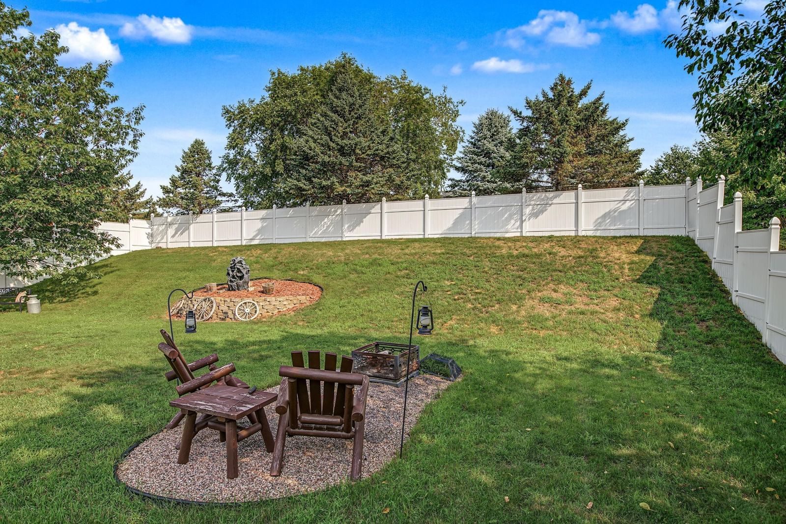 Property Photograph 34
