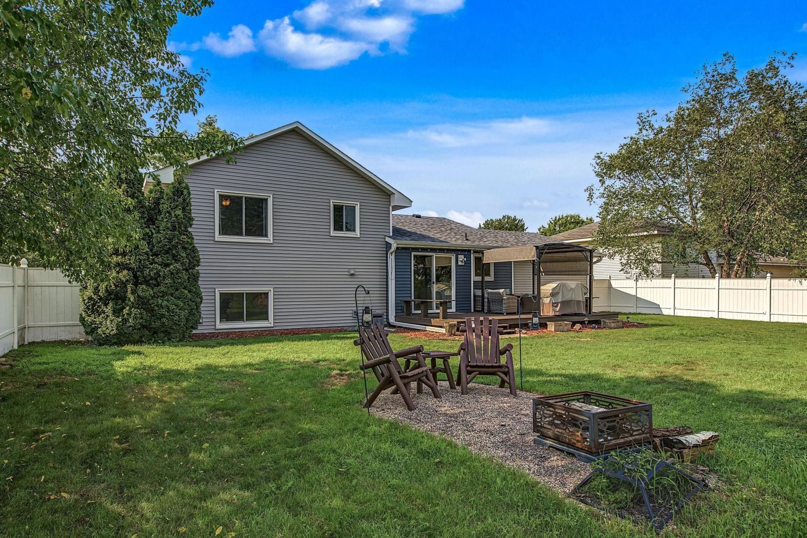 Property Photograph 35