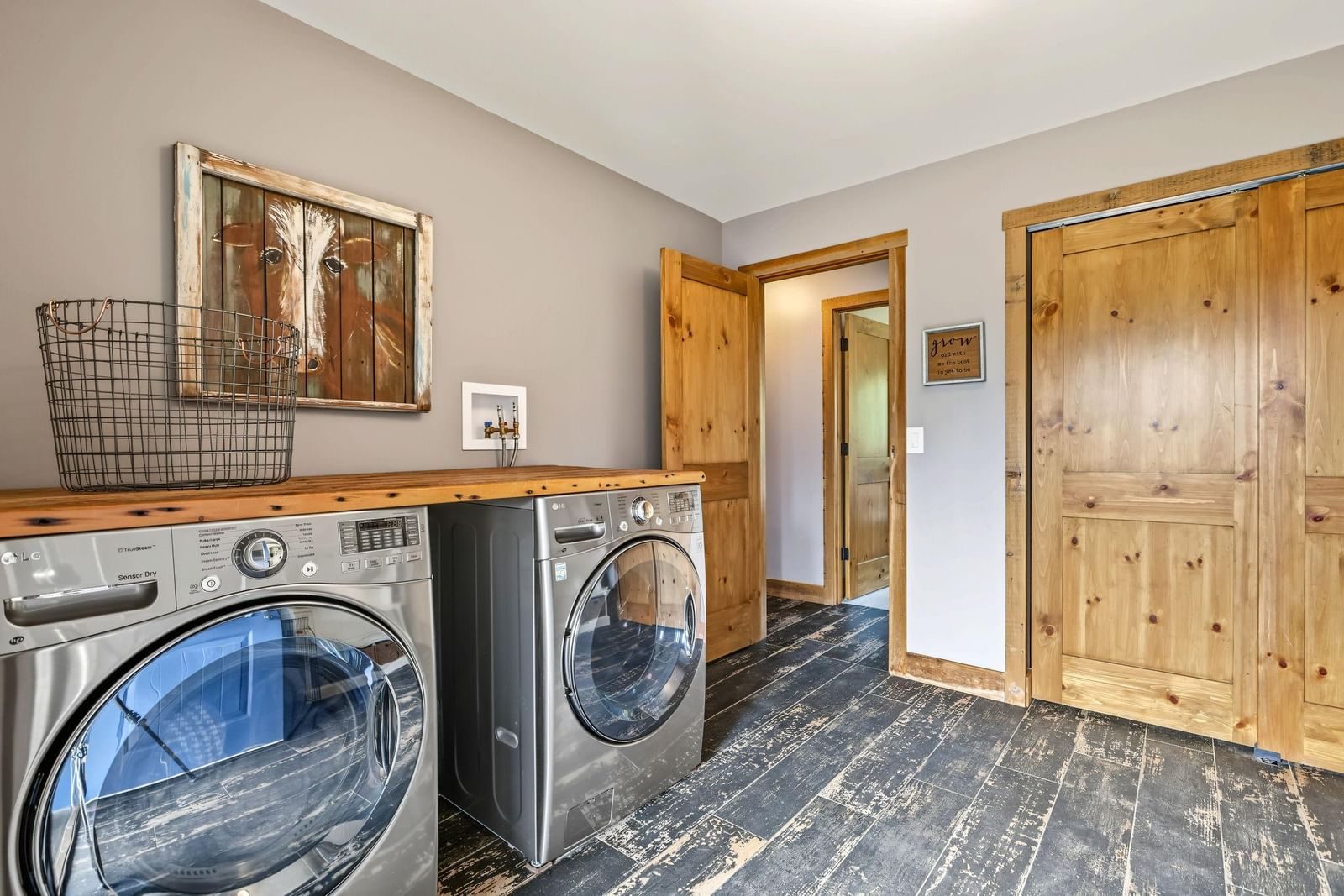 Property Photograph 24