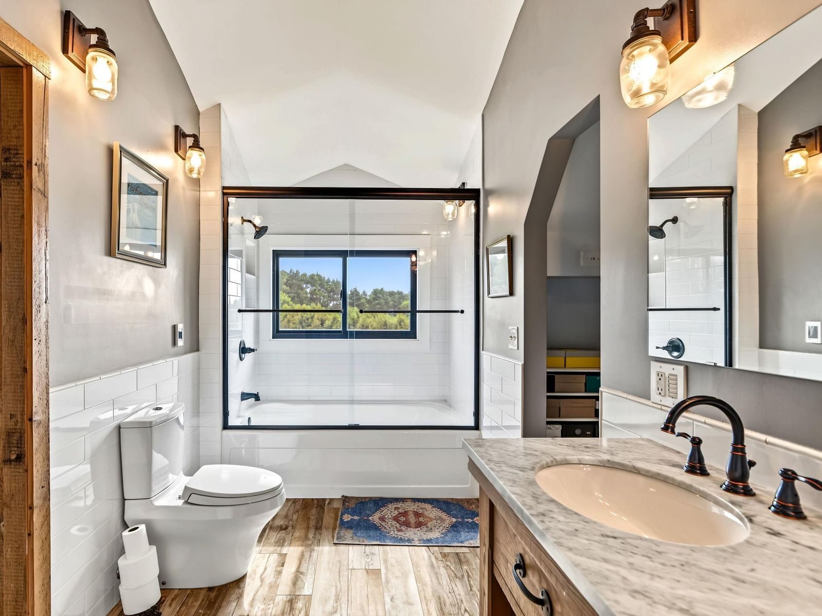 Property Photograph 33