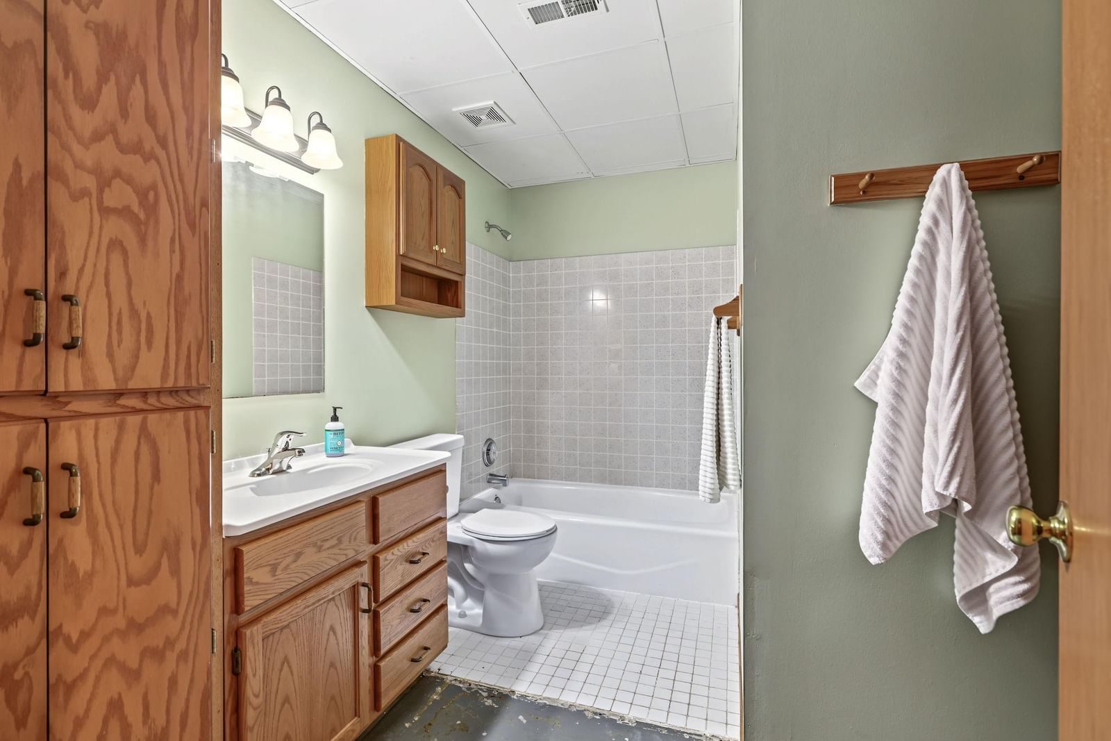 Property Photograph 38