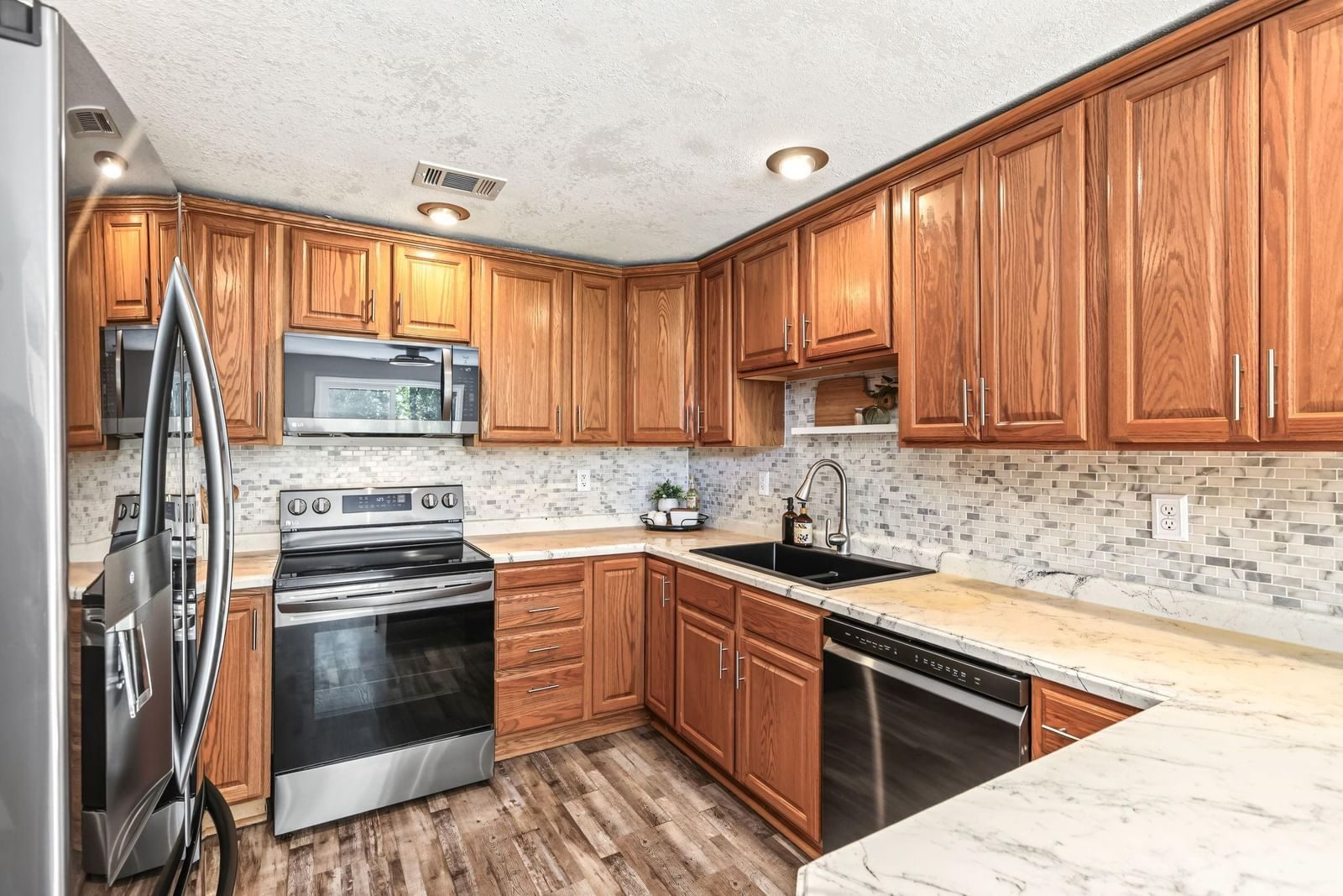 Property Photograph 14