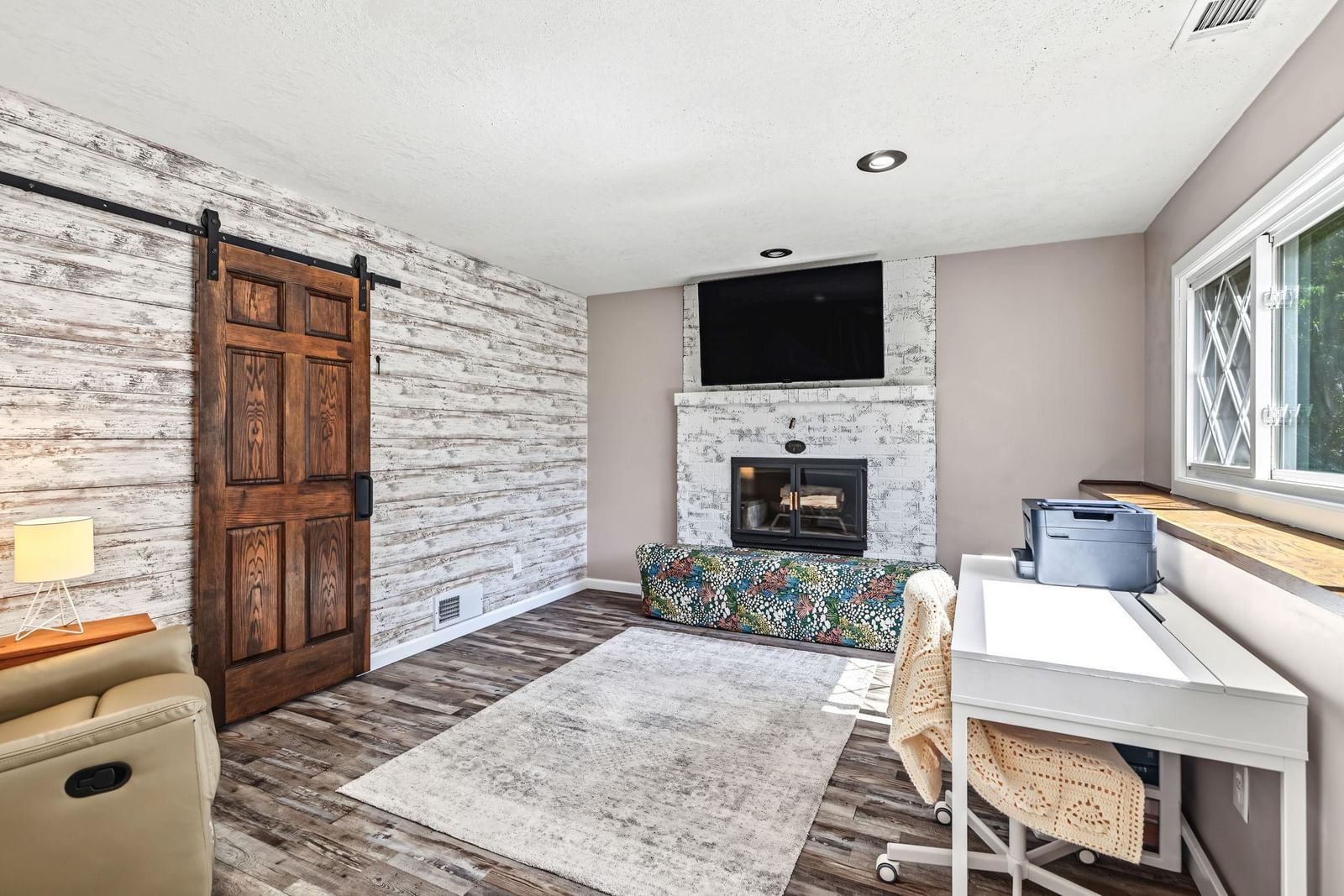Property Photograph 19