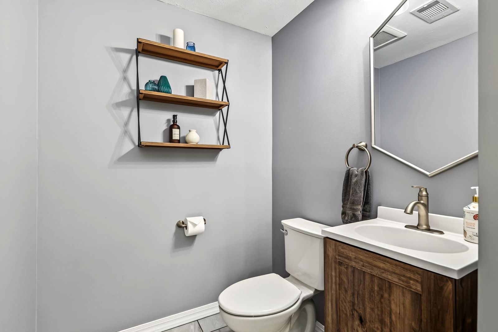 Property Photograph 22