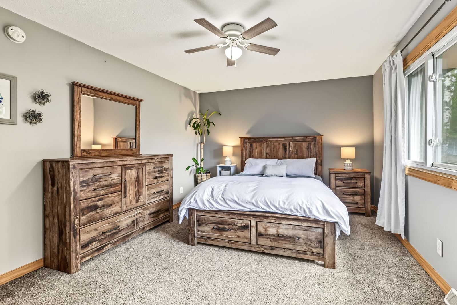 Property Photograph 23