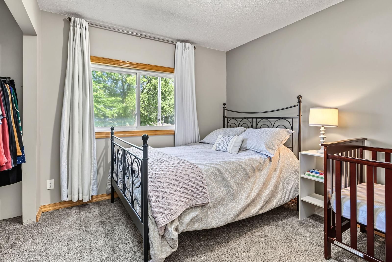 Property Photograph 25