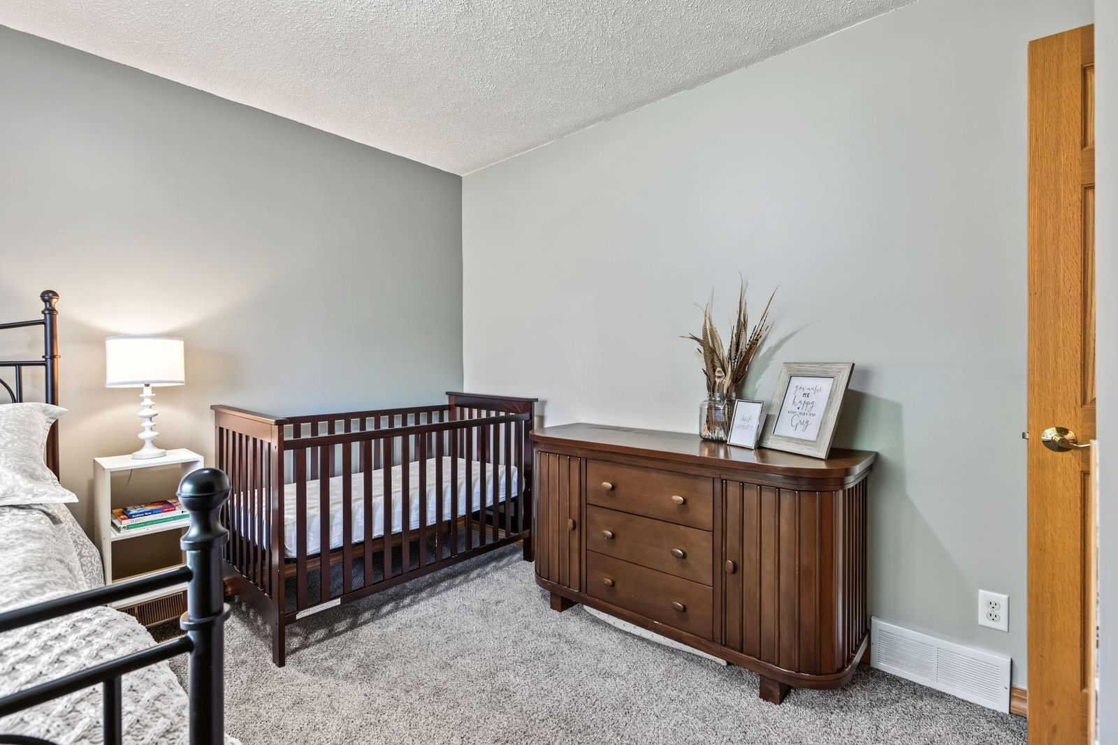 Property Photograph 26