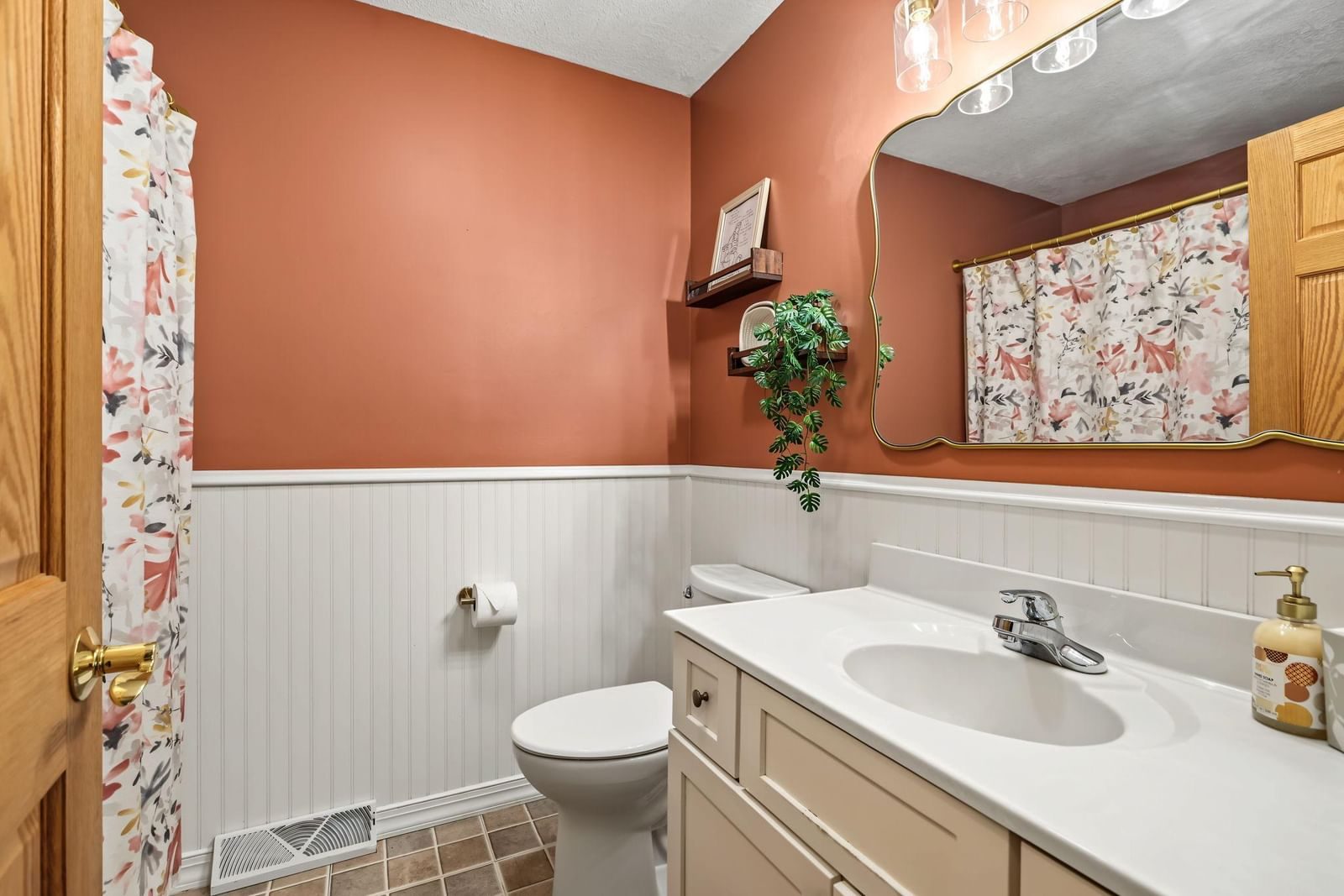Property Photograph 30