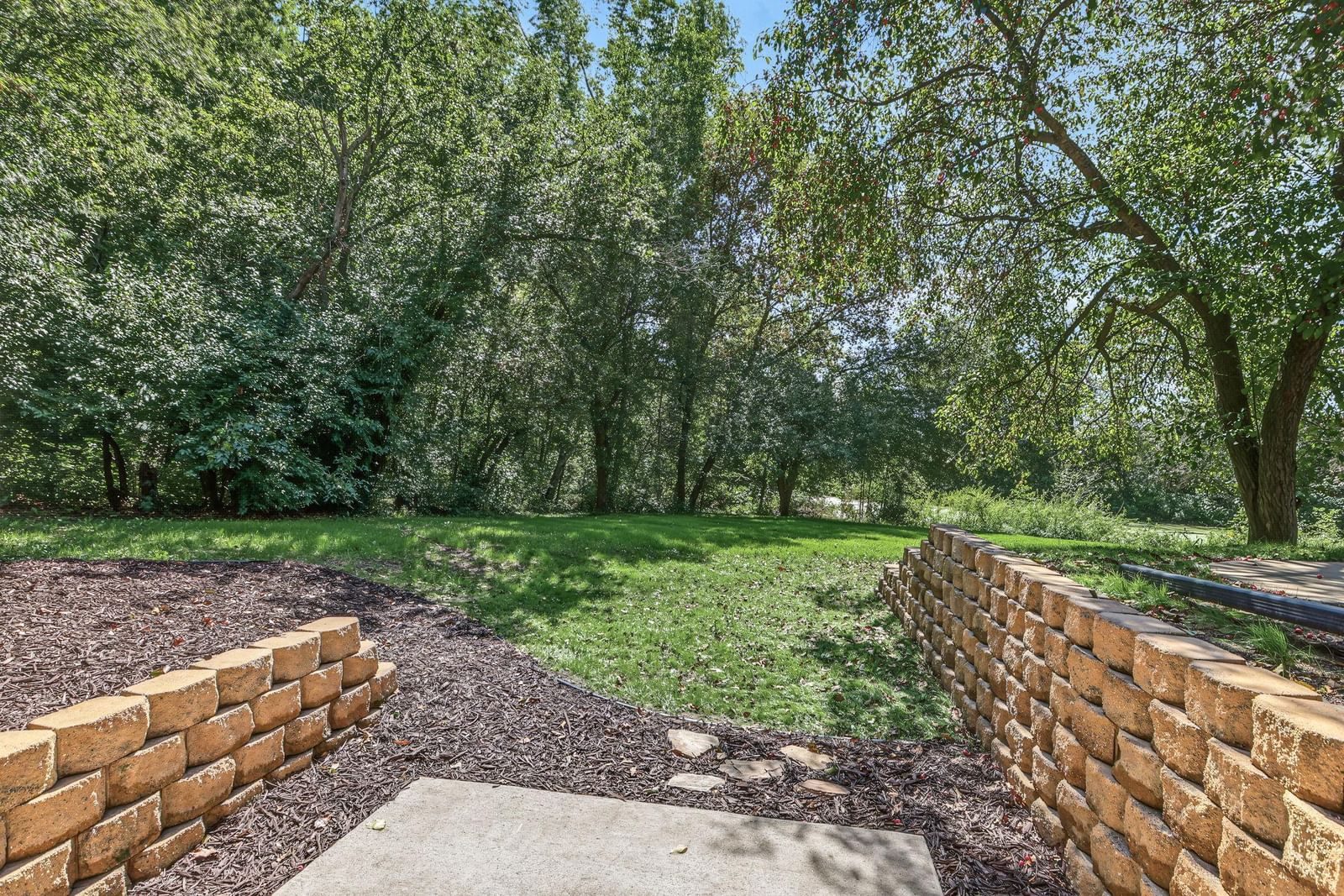 Property Photograph 31