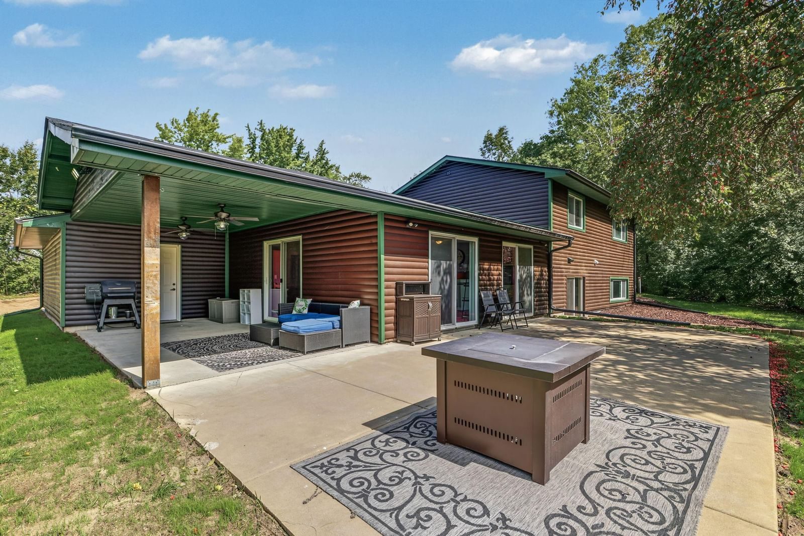 Property Photograph 35